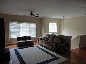 4th image of 216 Holland View Dr