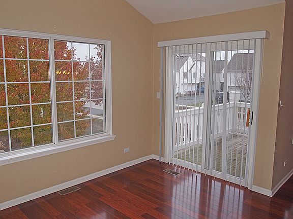 5th image of 582 S Rosehall Ln