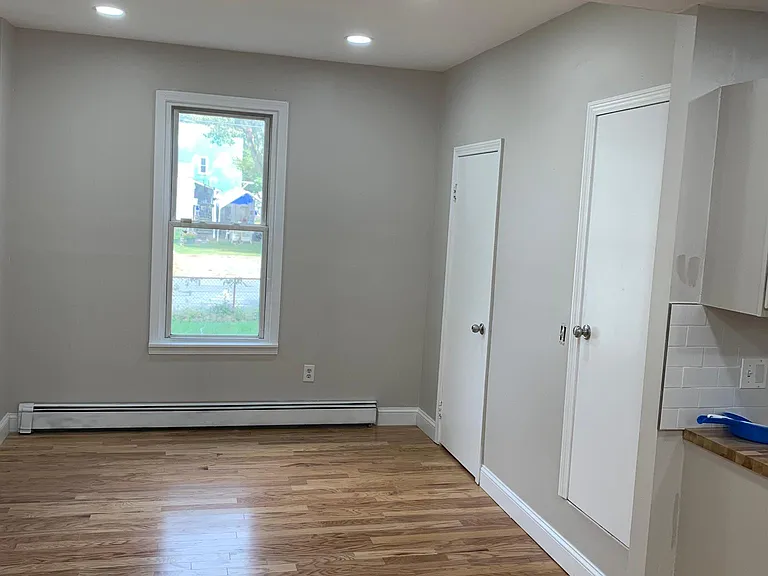 135 Gilbert St #1 — Photo 5