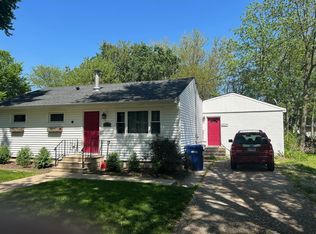 211 Babcock St APT B, Elburn, IL 60119