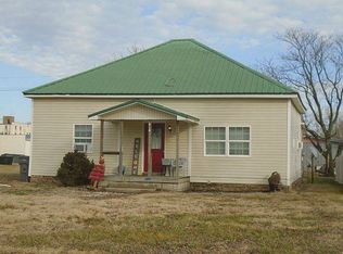 618 Illinois St, Oswego, KS 67356