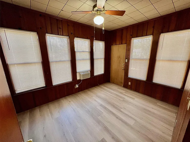 302 Park Ln — Photo 7