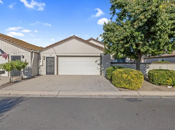 1948 Cougar Ln, Clovis, CA 93611