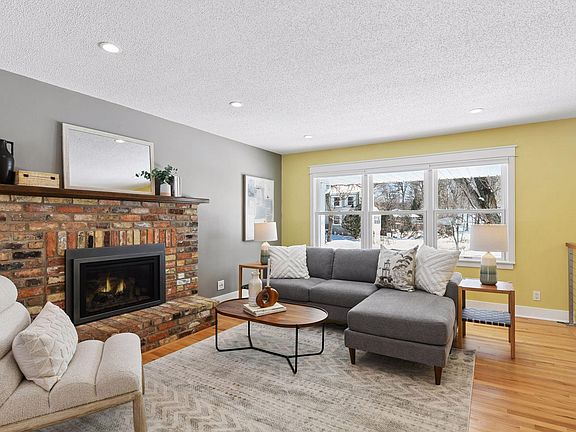 2nd image of 4220 Winchester Ct
