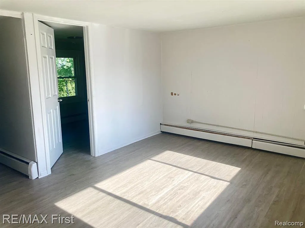 1 bed, 1.0 bath, 400 sqft, $600 — Photo 3