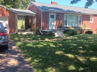 2218 N Greenwood Dr, Johnson City, TN 37604