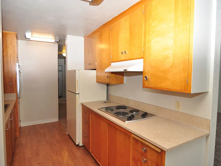 490 S State St — Photo 17