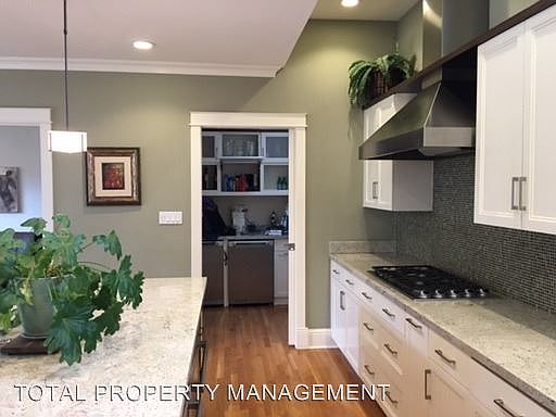 4th image of 16298 Oleander Ave