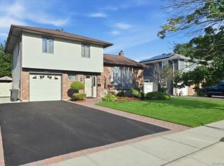 1420 Holiday Park Drive, Wantagh, NY 11793