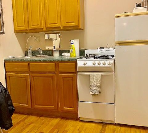 3rd image of 135 Meserole St #1