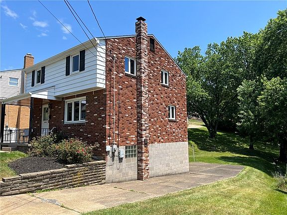 2nd image of 3241 Elma Dr