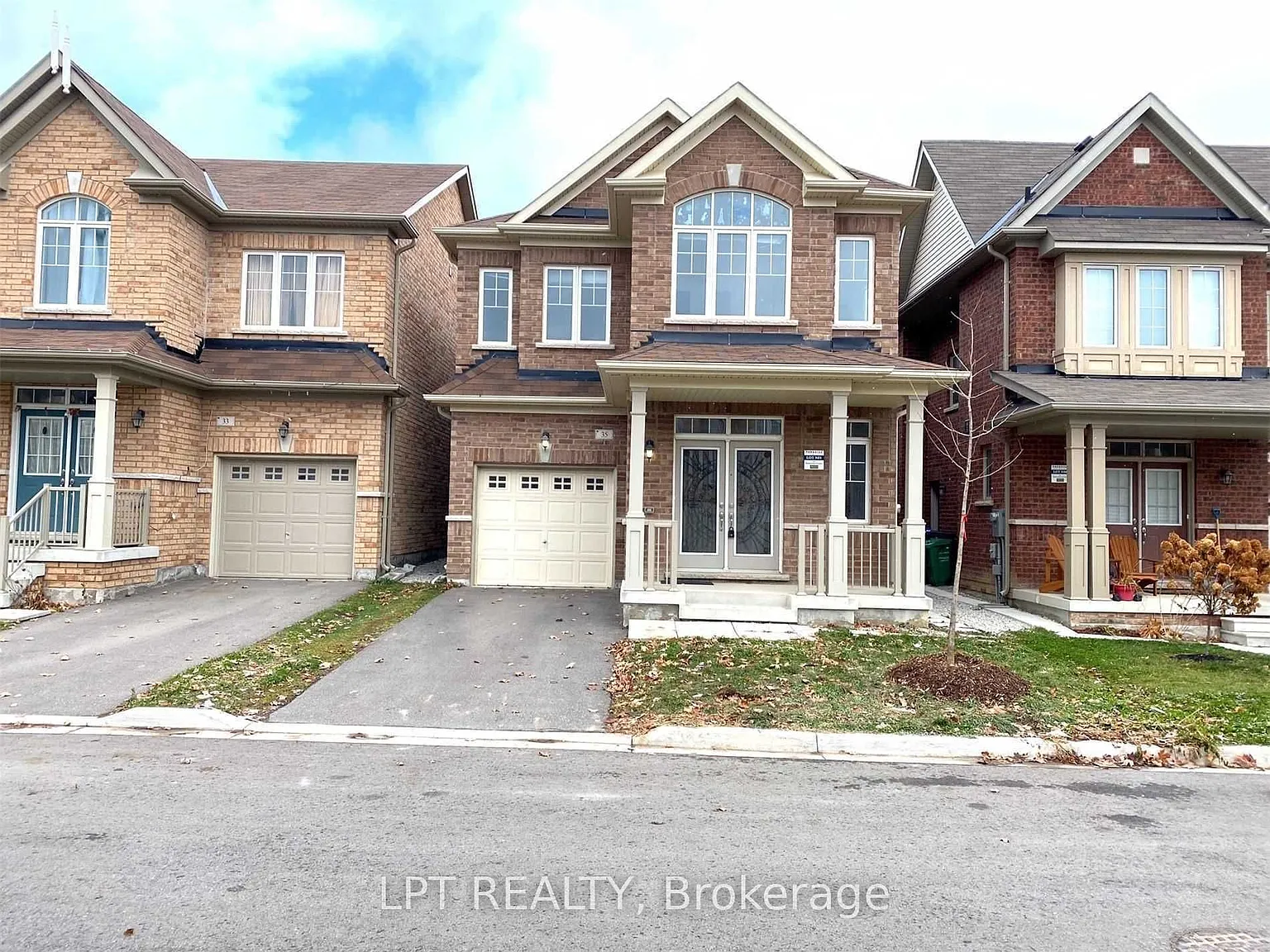 4 bed, $2,900 — Photo 1