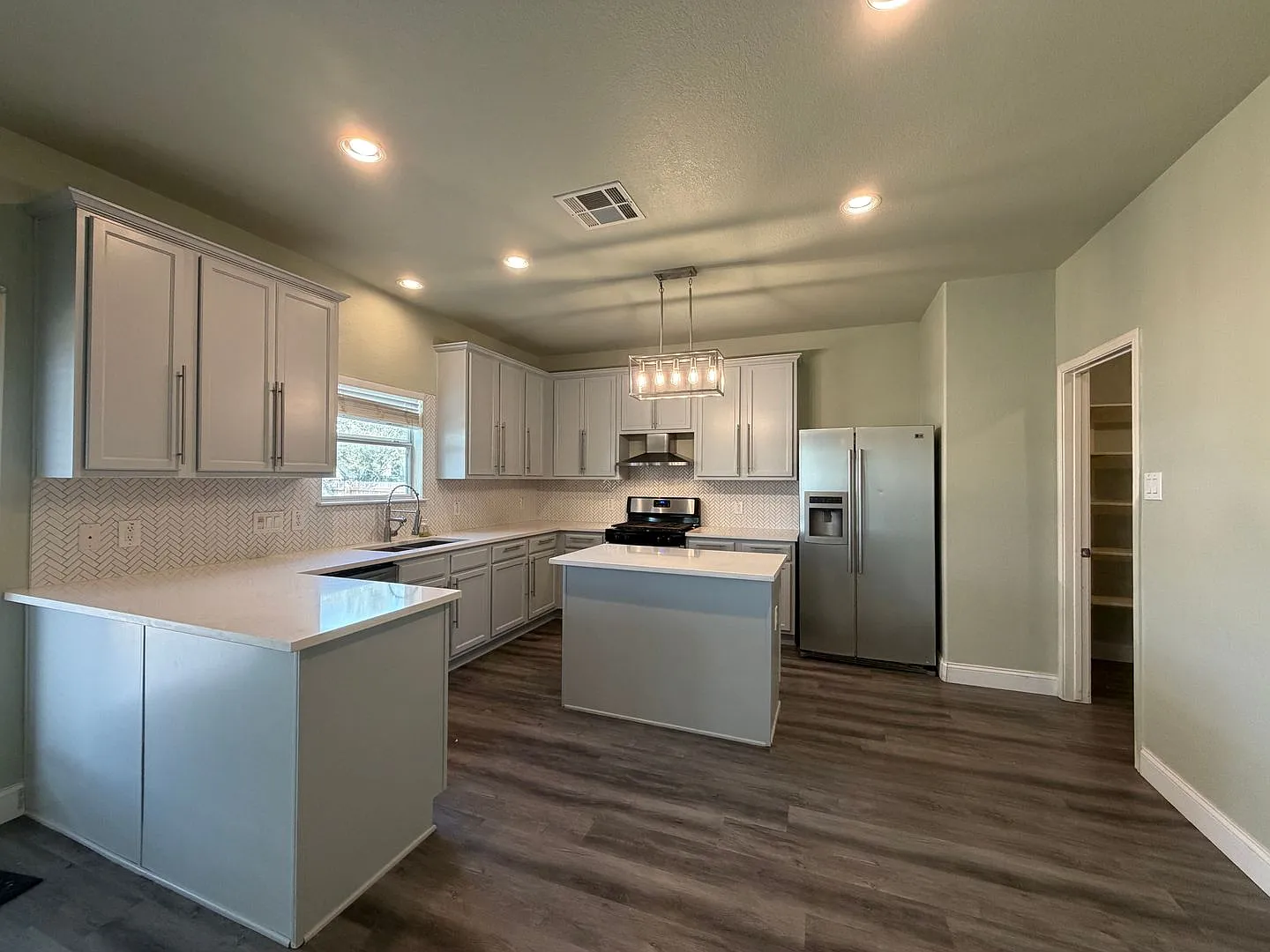 Big 4 Bedroom Home In Round Rock — Photo 4