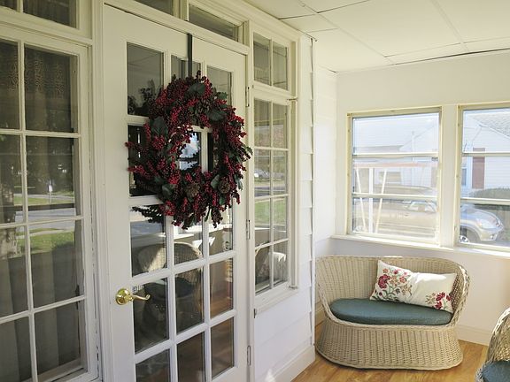 Entry Door allows so much sunlight!