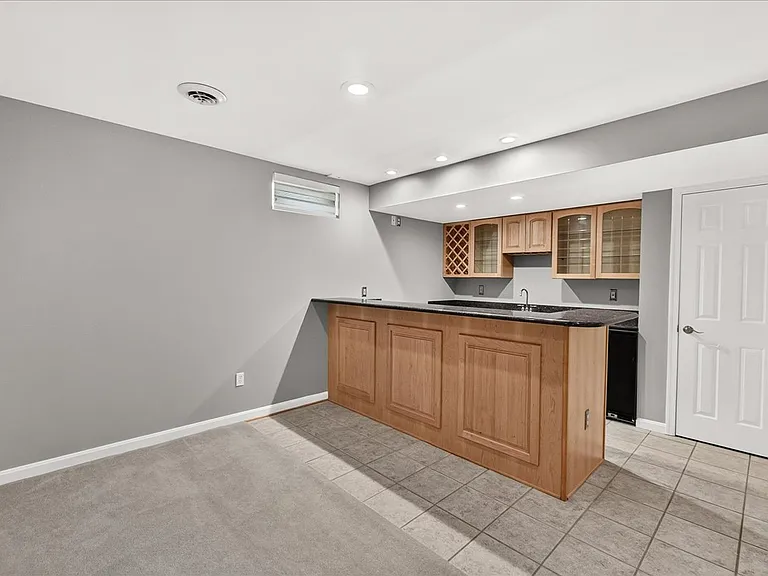 6455 Saddlebrook Ln — Photo 38