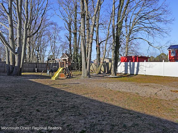 3rd image of 899 Bellwood Dr