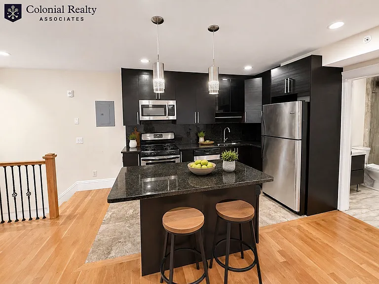 1616 Beacon St #4 — Photo 7