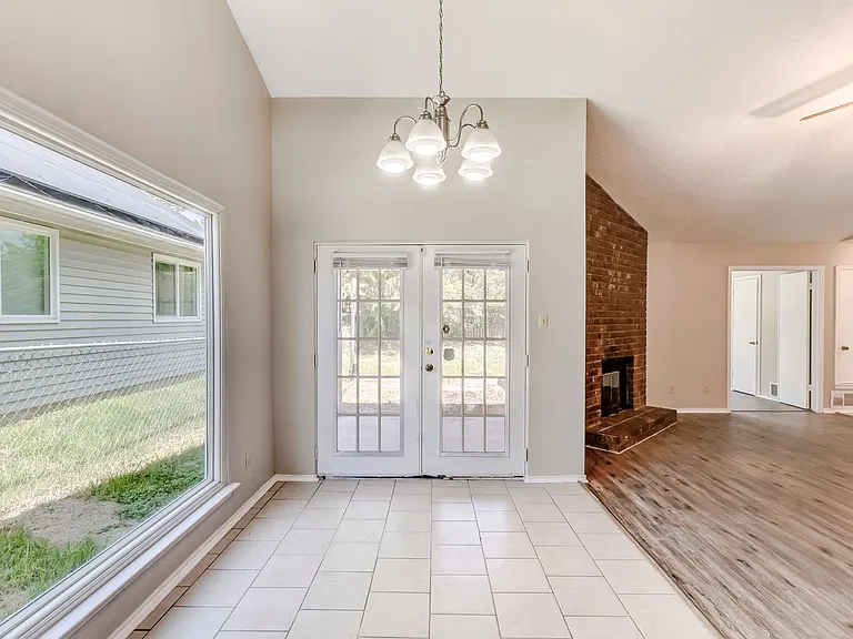 2015 Newton Dr — Photo 17