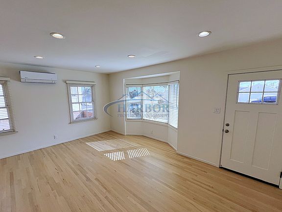3rd image of 1382 W 26th Pl