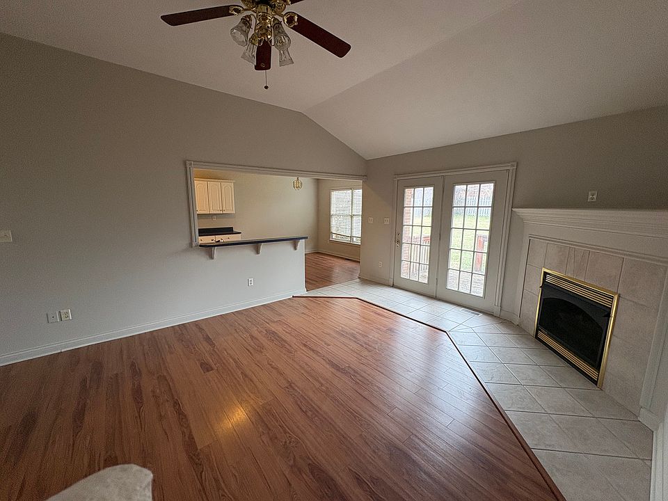 1st image of 608 Shetland Dr