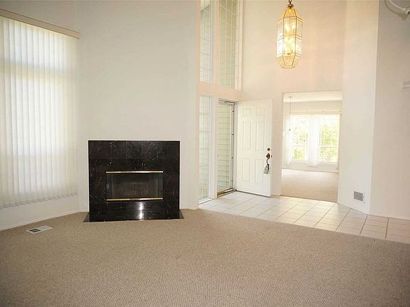 4th image of 15 Hampshire Ct