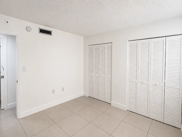 Pacifica Apartments — Photo 10