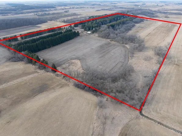 N1566 Scofield Rd, Watertown, WI 53098