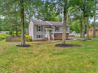 915 Stonewall Ln, Fredericksburg, VA 22407
