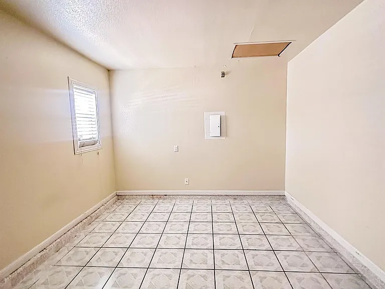 2909 Donnell Dr — Photo 11