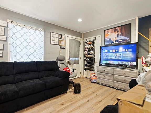 4th image of 48 Davis St