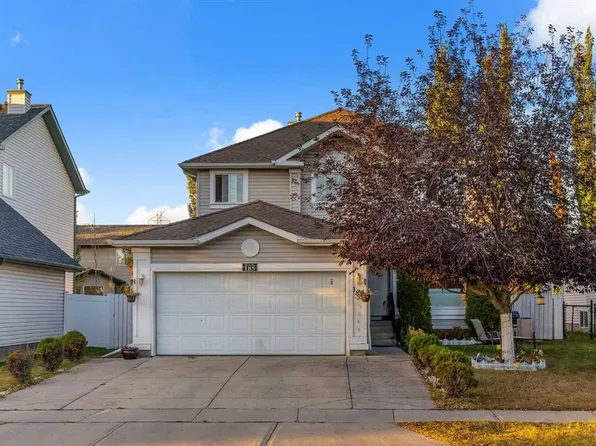 185 W Lakeview Dr, Chestermere, AB T1X 1K2