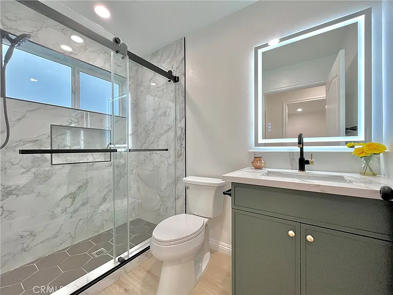 938 E Sandra Ave — Photo 13