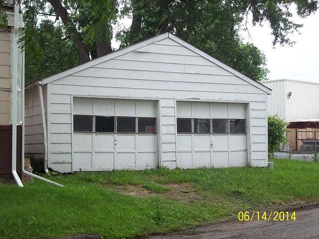 2nd image of 215-217 E Miller St