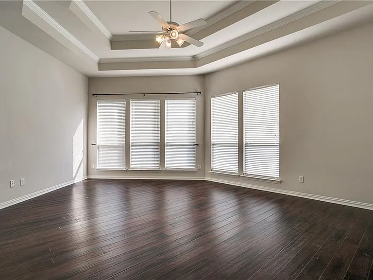 4193 Victory Dr — Photo 6