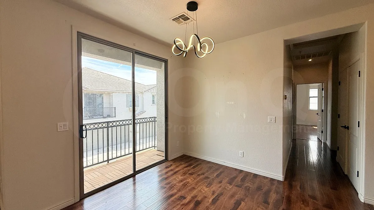 2 bed, 2.0 bath, 1205 sqft, $2,100 — Photo 3