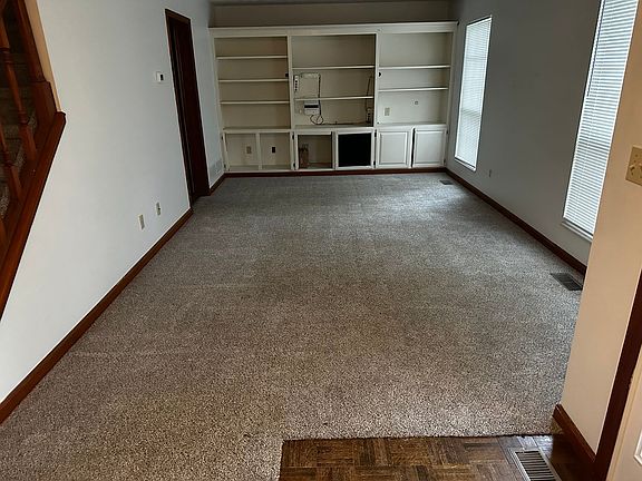 2nd image of 1604 S Pinestone Ct