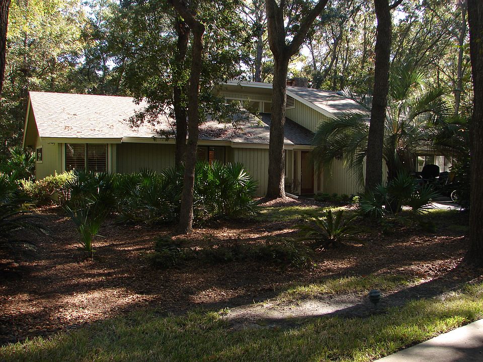 Front of House Large lot