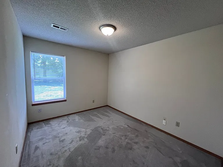 1309-1323 W Lotus St — Photo 5