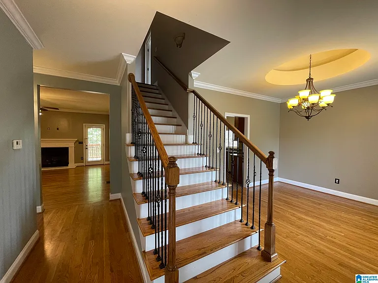 208 Castlehill Dr — Photo 4