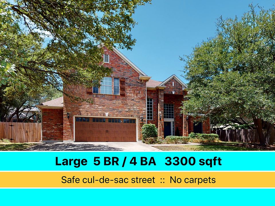 Large executive home on a safe and quiet court street.
Super wide driveway with 2 car garage and an additional garage storage.