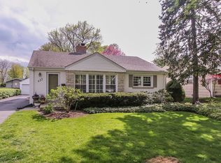 433 E Berry Rd, Barrington, IL 60010