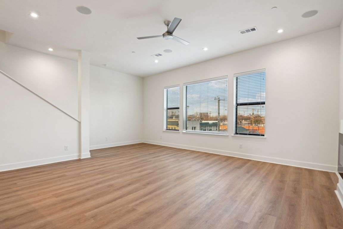 S Harwood St 307-004.jpg