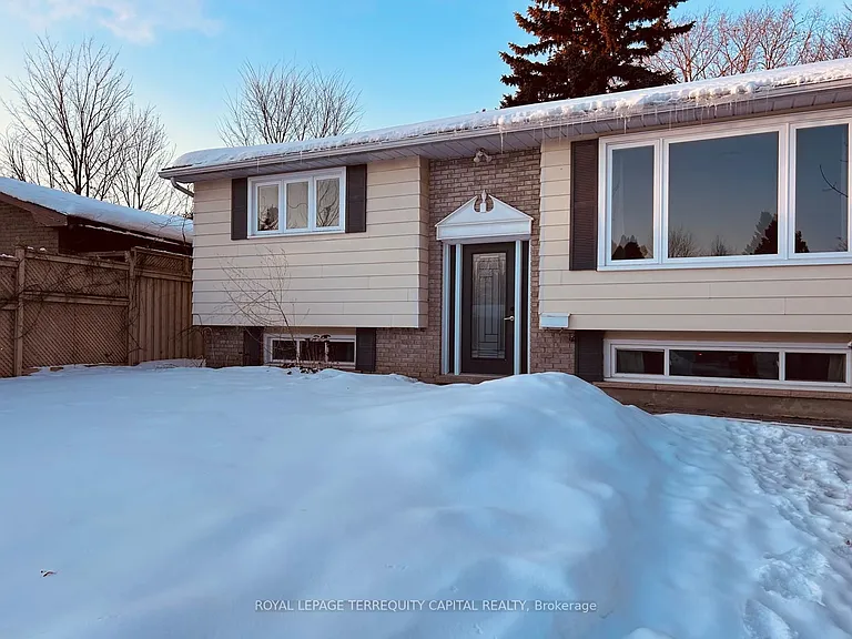 38 Bernick Dr #UPPER — Photo 1