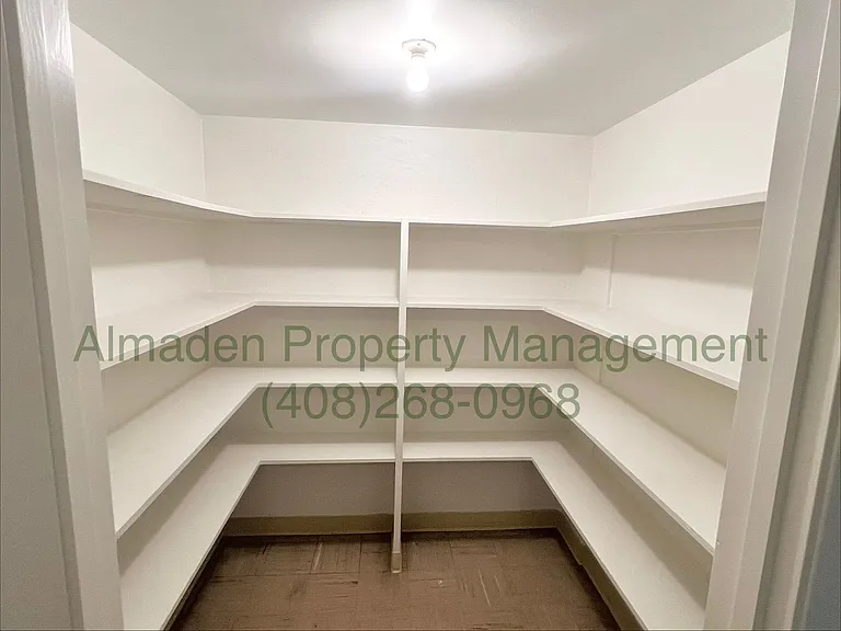 1096 Polk Ave — Photo 9