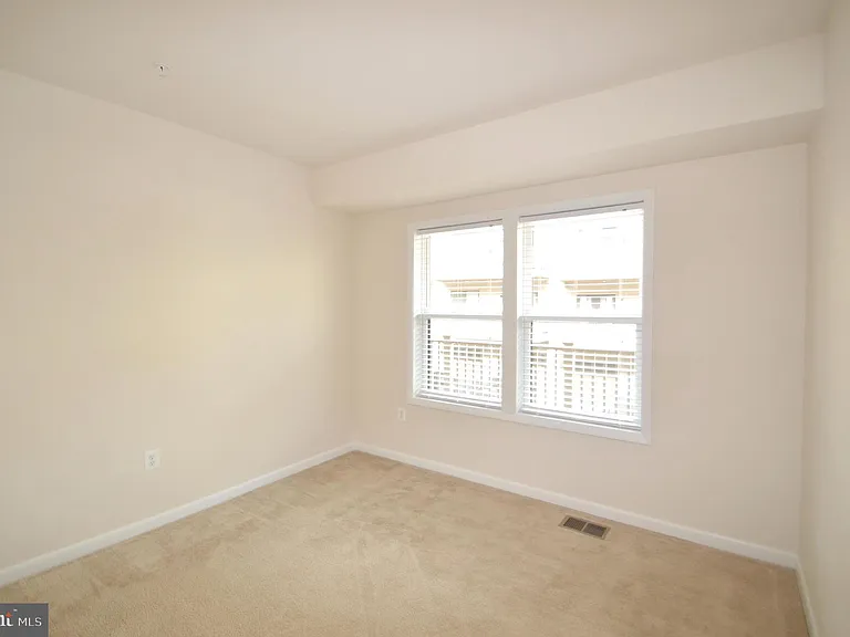 20508 Milbridge Ter — Photo 29