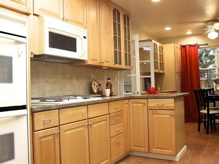 918 Perreira Dr — Photo 3