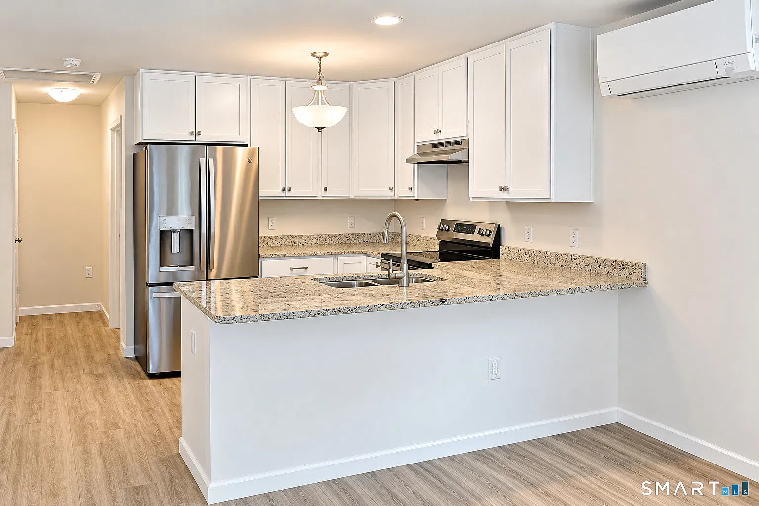 2 bed, 1.0 bath, 780 sqft, $3,250 — Photo 2