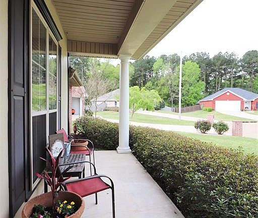 4th image of 153 Greenfield Cir