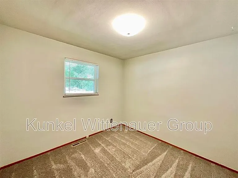 700 Saint Mary Dr — Photo 16