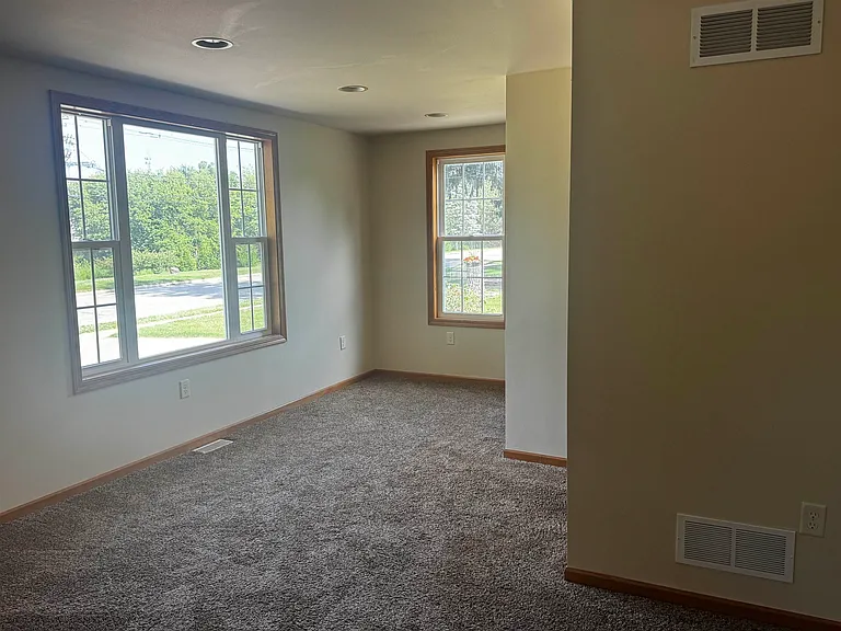 154 River Rd — Photo 4